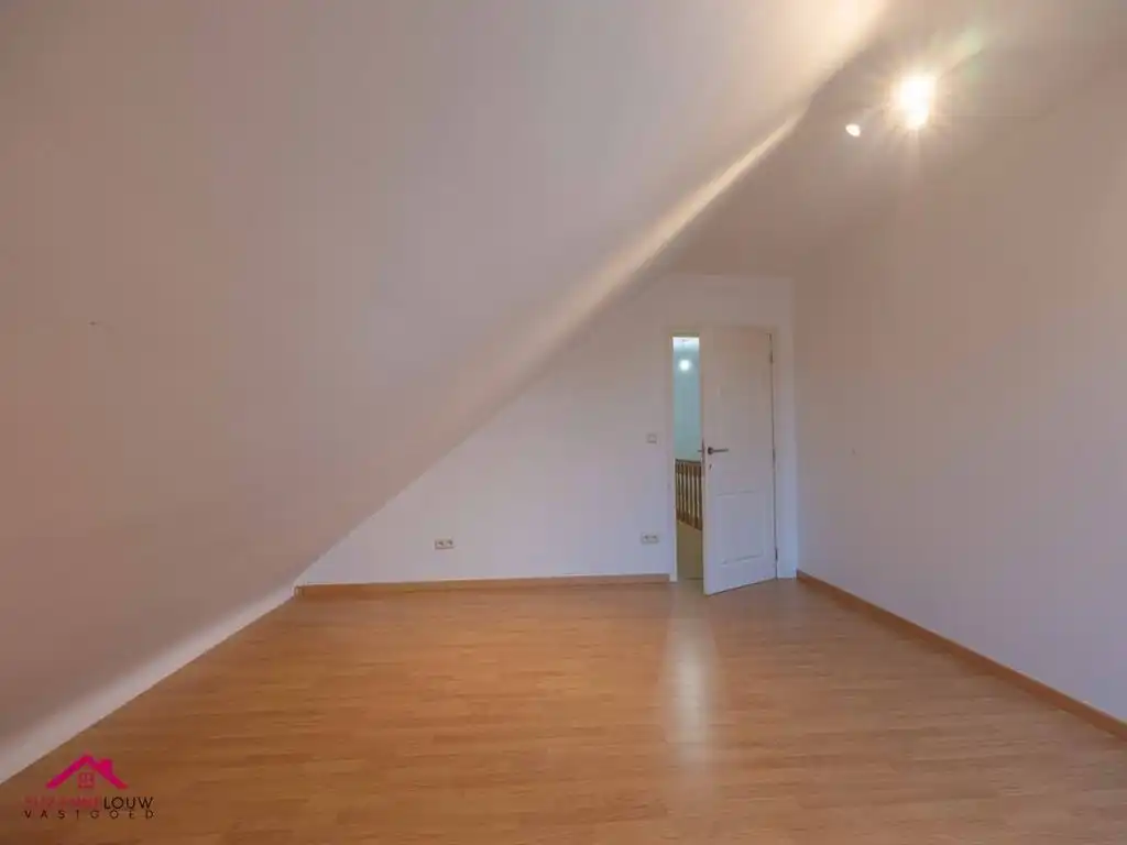 Landelijke vrijstaande woning met tuin foto 34