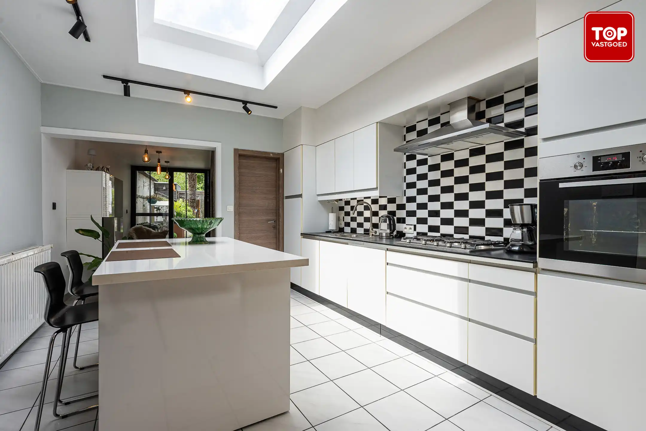 Instapklare woning met mooi aangelegde tuin.  foto 6