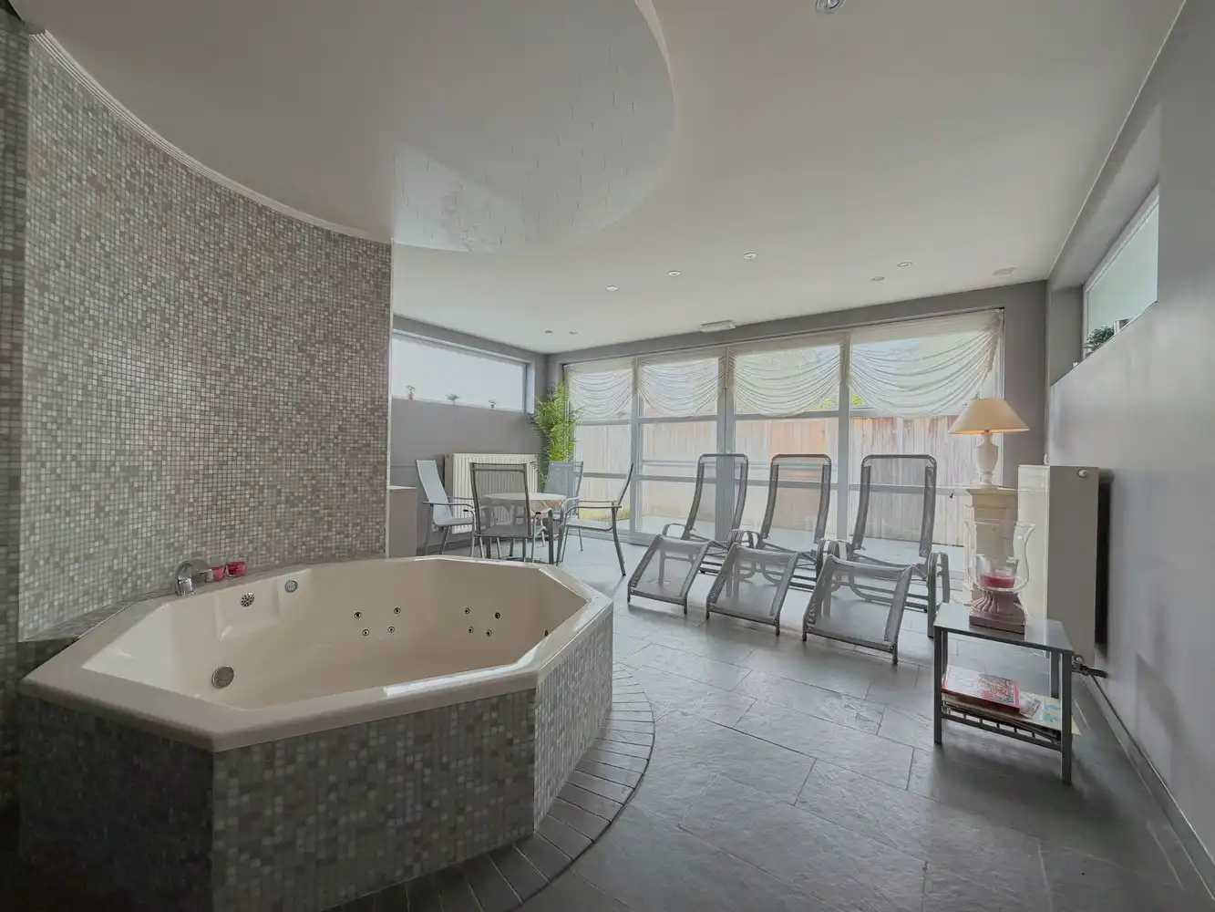 Exclusieve handelswoning (267m²) met goedgekeurde functiewijziging naar ruime gezinswoning foto 12