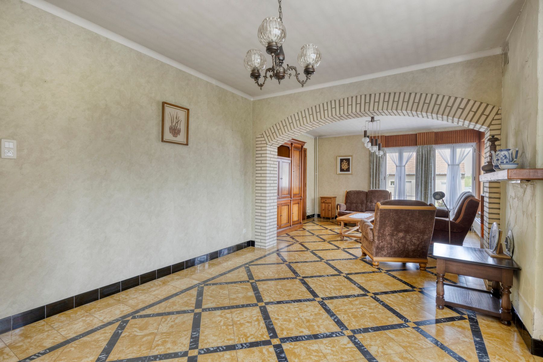 Goed gelegen villa met 3 slaapkamers, garage en tuin foto 7