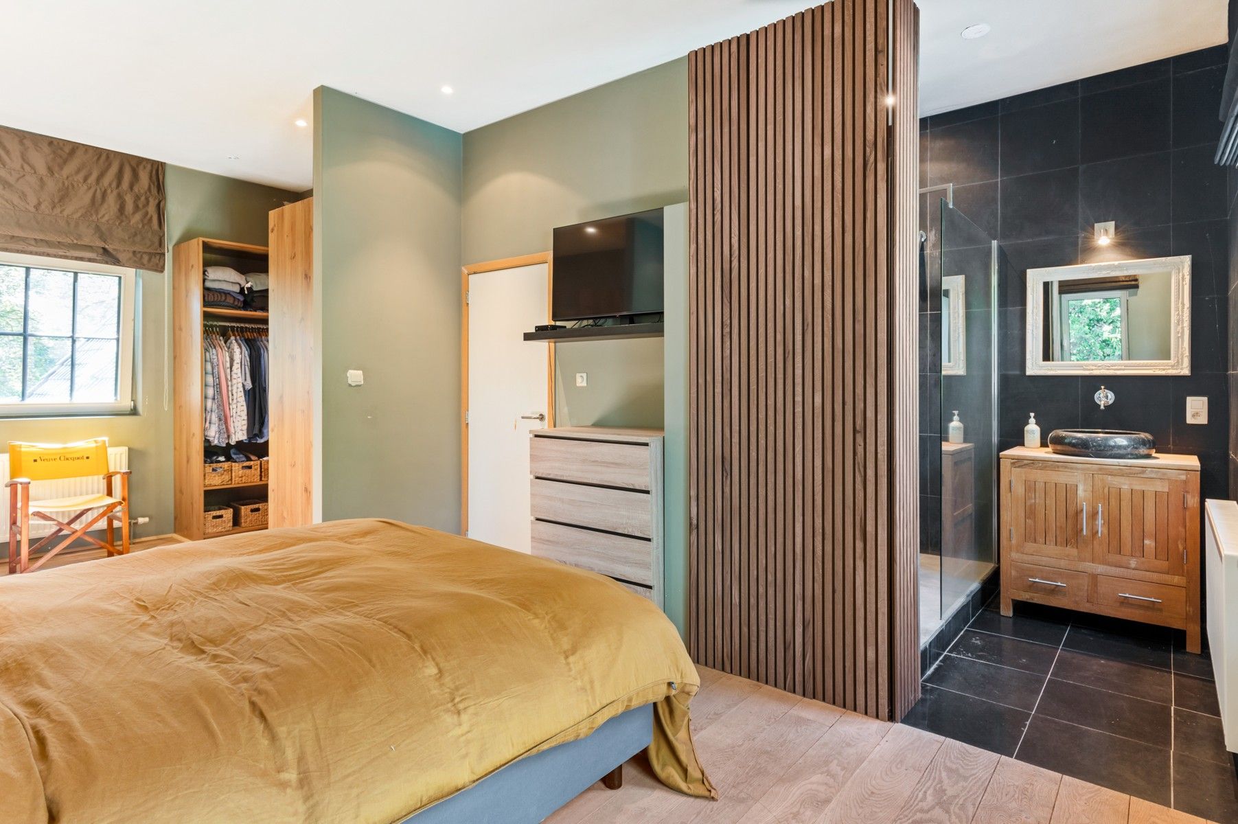 Charmante en ruime villa met zwembad foto 22