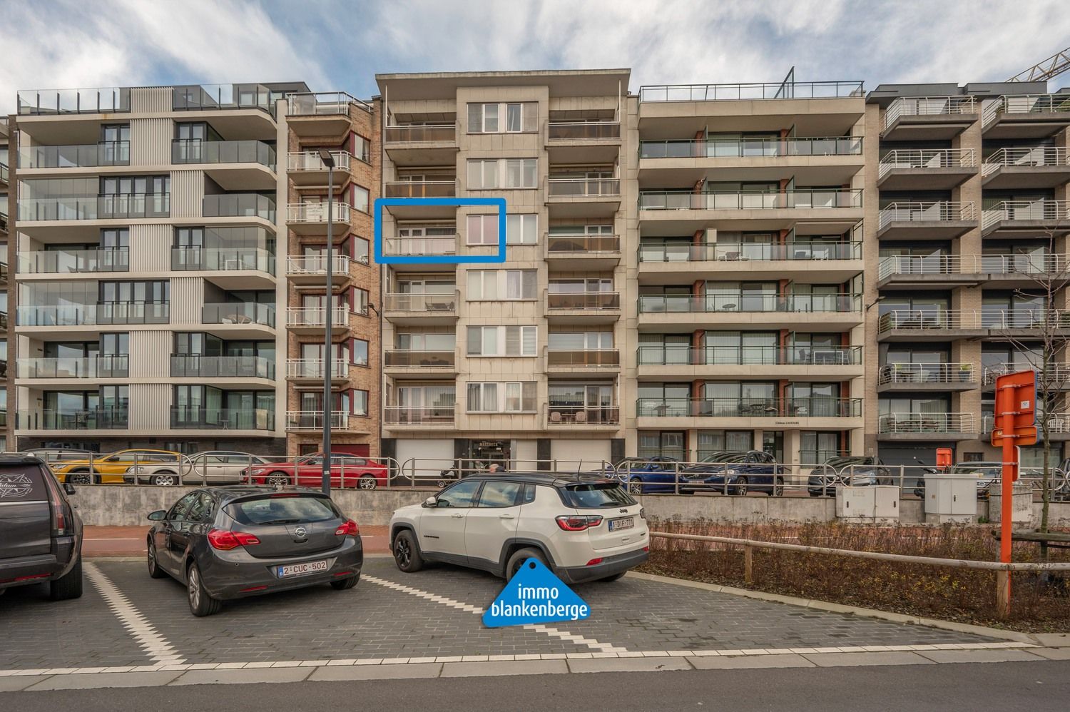 Modern gerenoveerd appartement met twee slaapkamers op een toplocatie foto 3