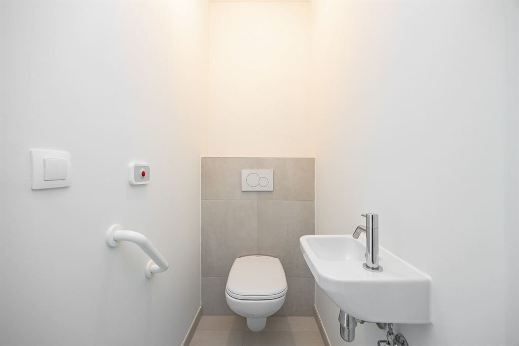 Gelijkvloerse assistentiewoning in centrum Werchter! foto 9