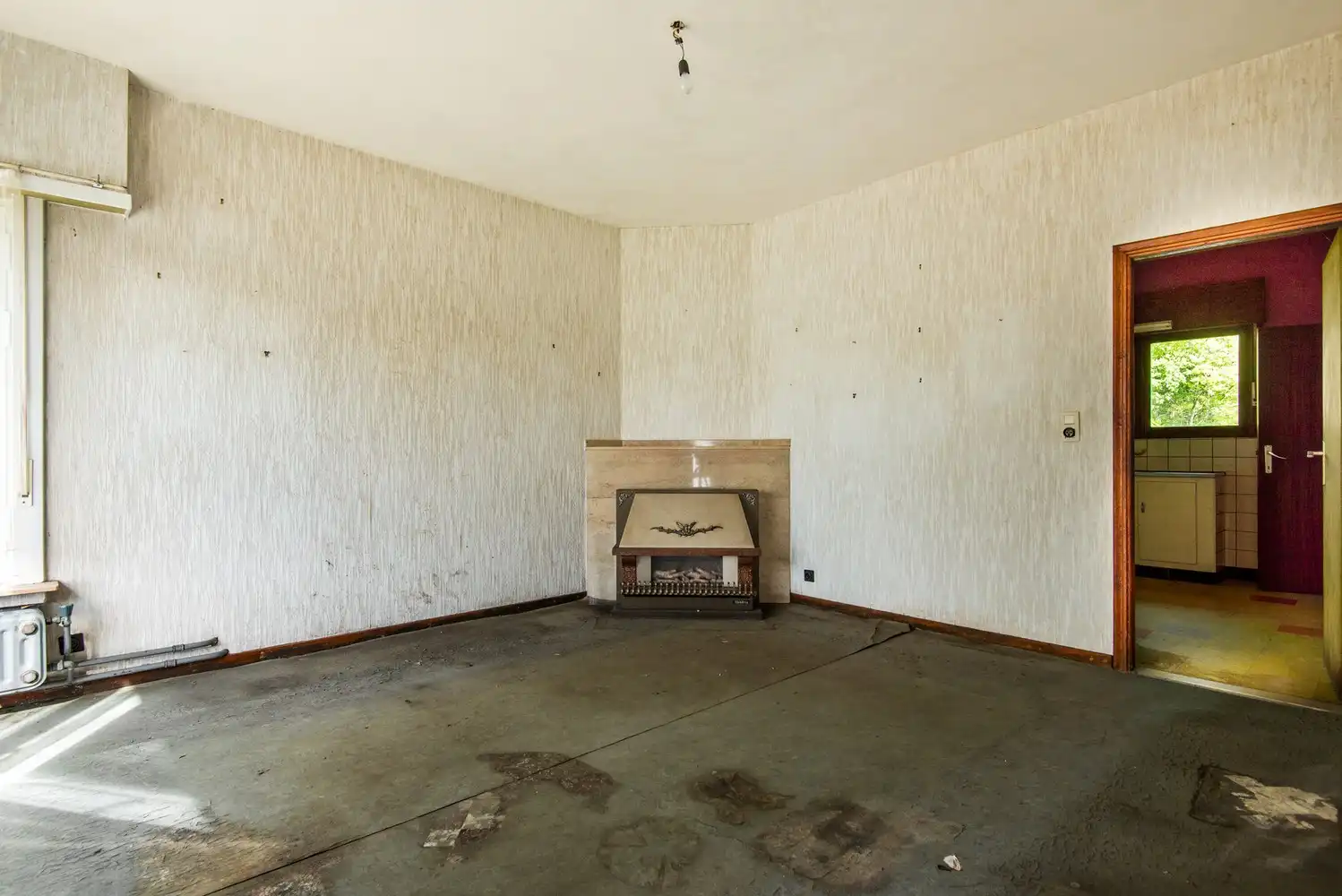 Te renoveren woning met karakter op toplocatie in Borsbeek. foto 8