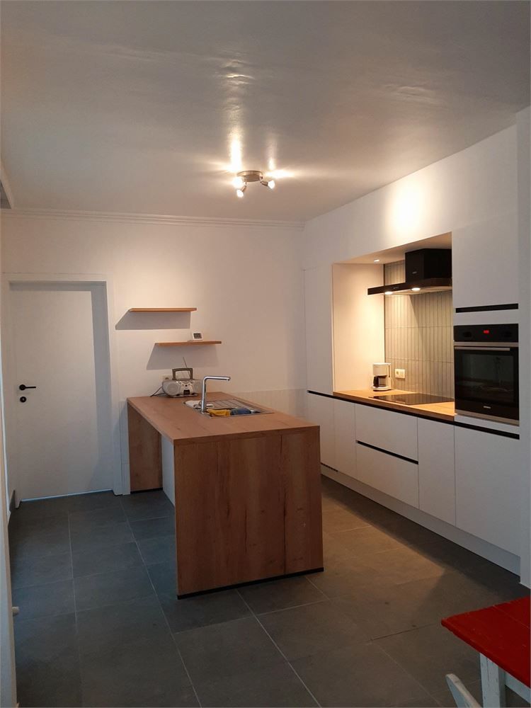 Alleenstaande woning met een zonnige tuin foto 3