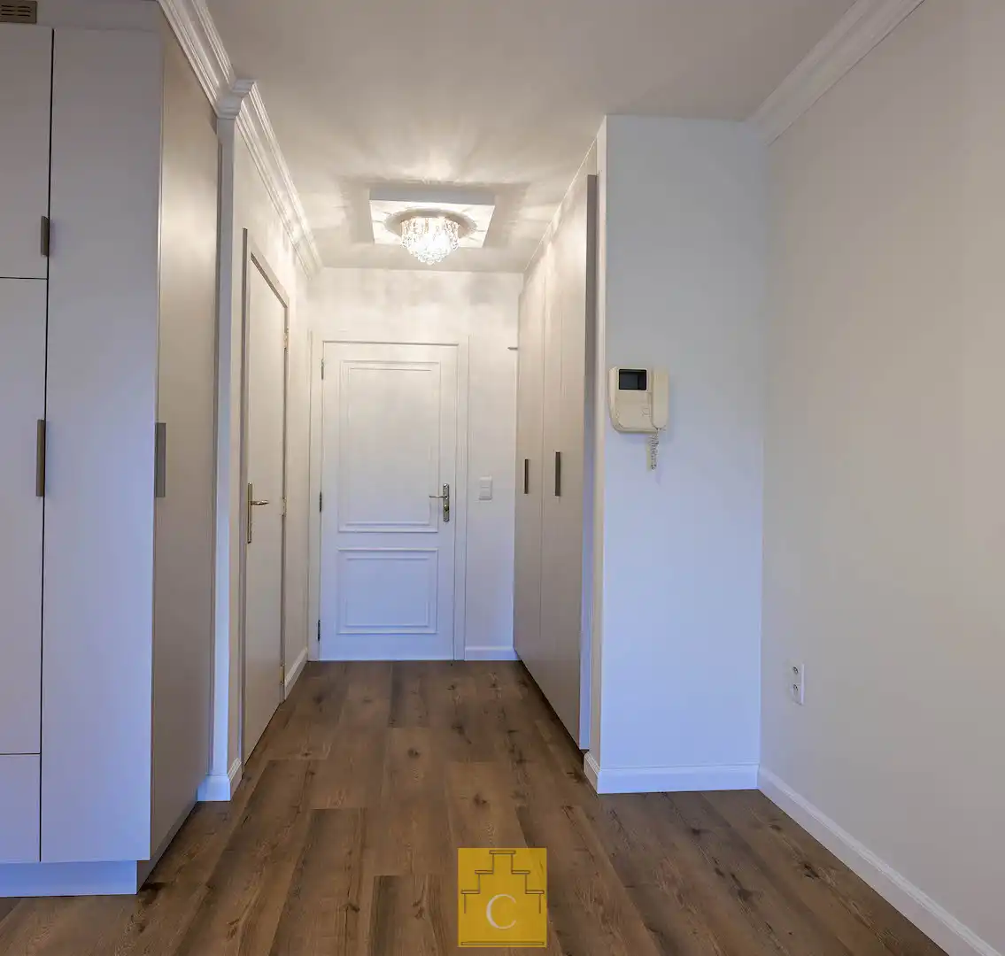 Volledig vernieuwde serviceflat met zonnig terras in een groene oase nabij het centrum van Brugge foto 6