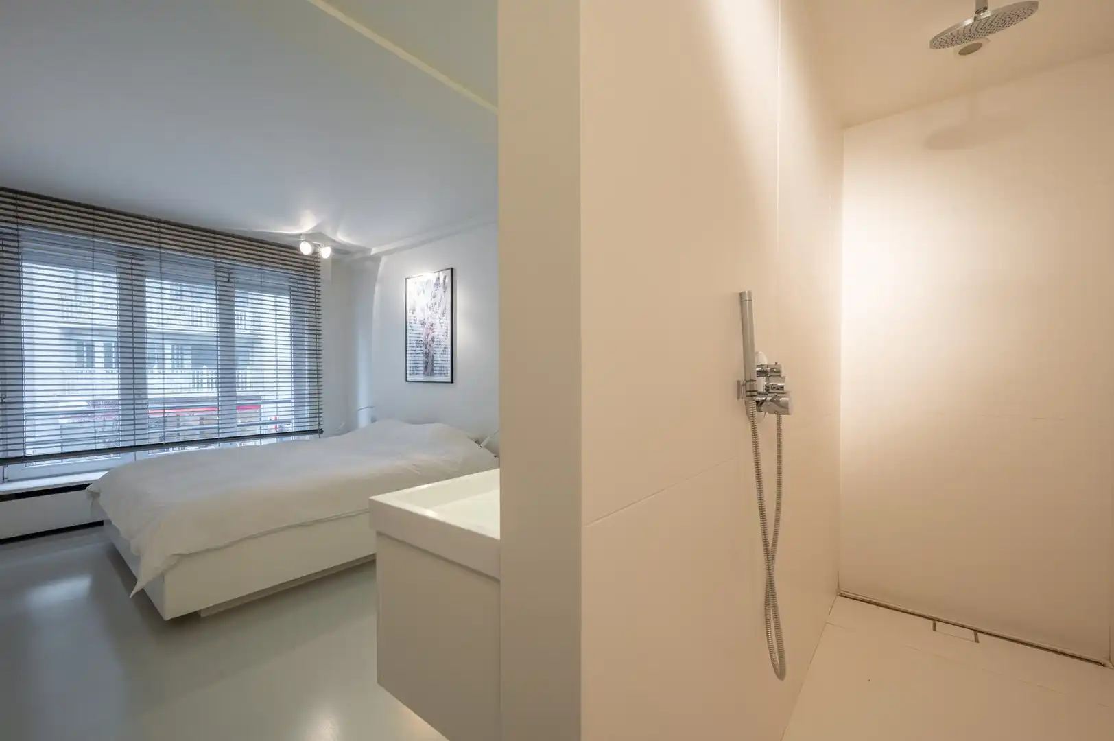 Instapklaar hedendaags hoekappartement rustig gelegen op enkele passen van de zee. foto 13