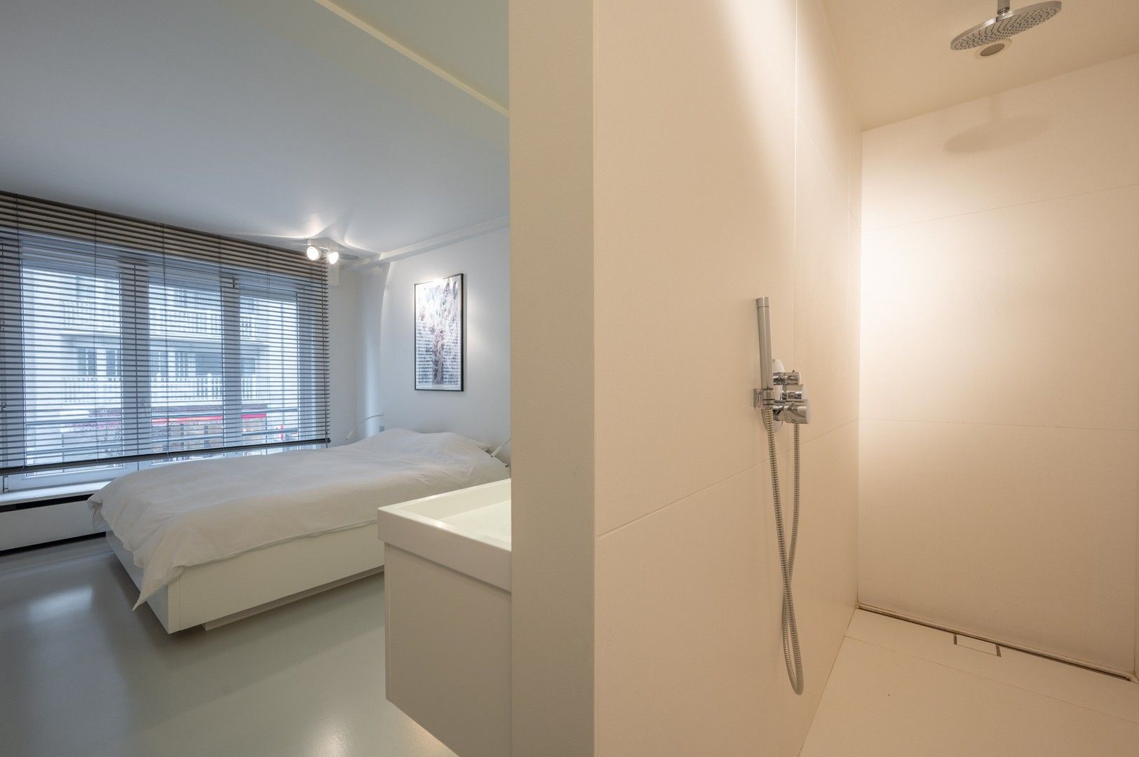 Instapklaar hedendaags hoekappartement rustig gelegen op enkele passen van de zee. foto 13