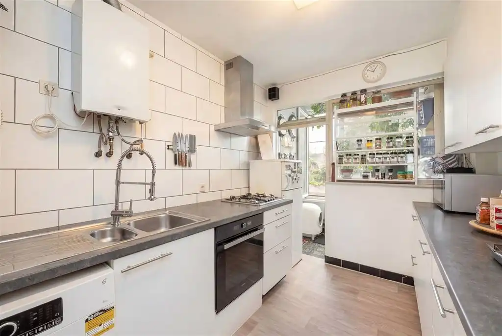 Instapklaar appartement tussen 2 parken foto 5