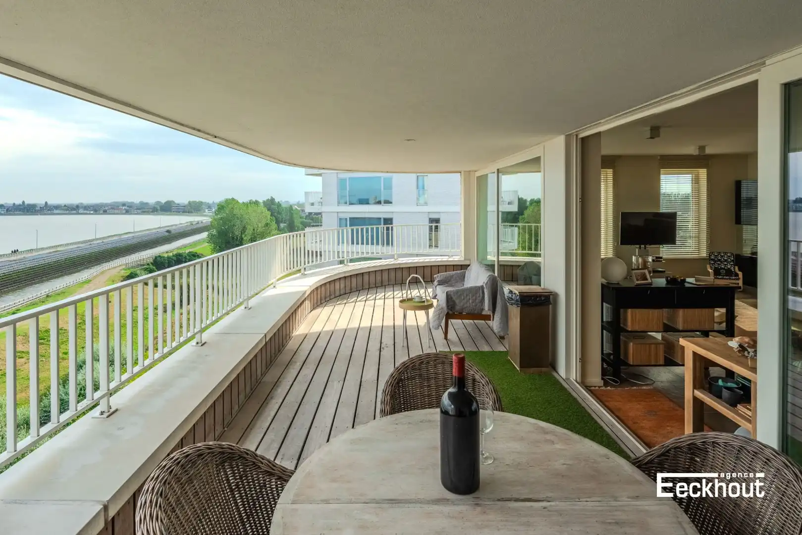 Zeer ruime penthouse (124m²) met 2 terrassen, 3 ruime slaapkamers en een uitnemend uitzicht aan de Spuikom! foto 4