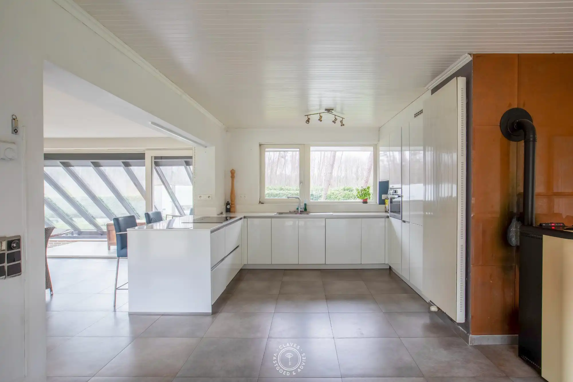 Charmante woning op uitzonderlijk groot perceel foto 5