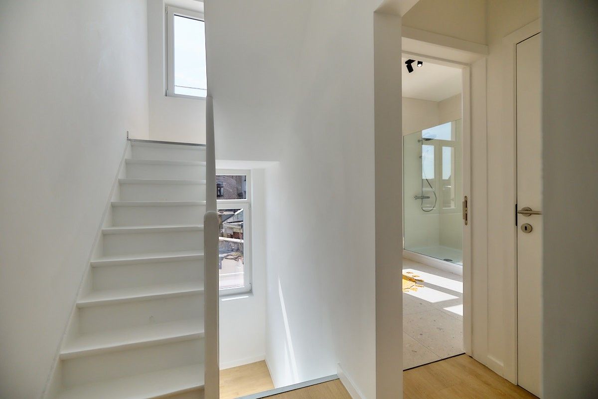 Vernieuwbouwwoning met 3 zeer ruime slaapkamers (20m²), bureau en stadstuin – instapklaar en energiezuinig foto 11