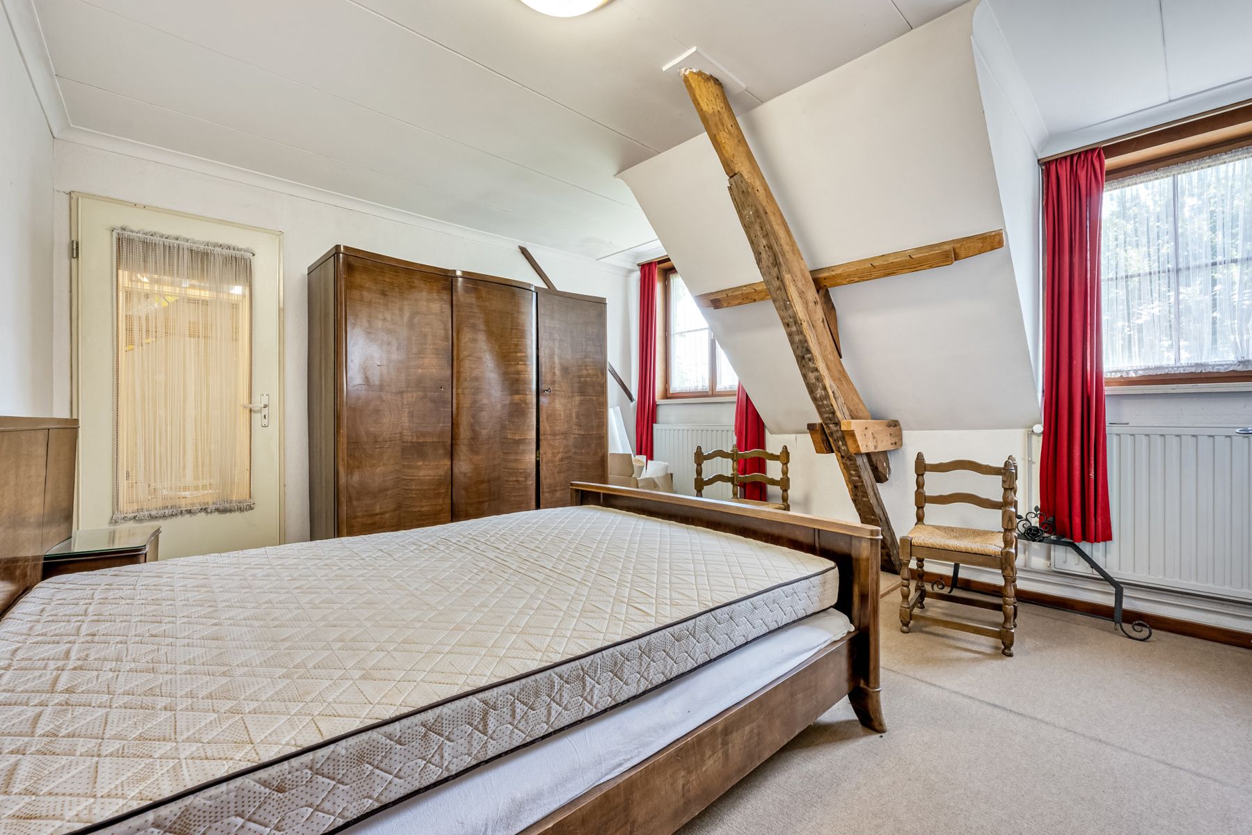 Charmante woning met karakter – ideaal renovatieproject! foto 15
