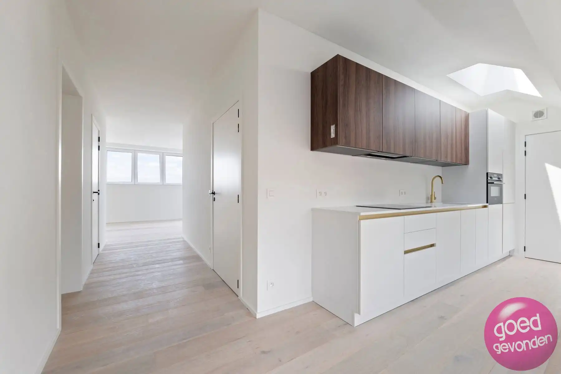 NIEUW APP - 1of2 SLK - TERRAS - KELDER - CENTRUM - GEEN BTW foto 3