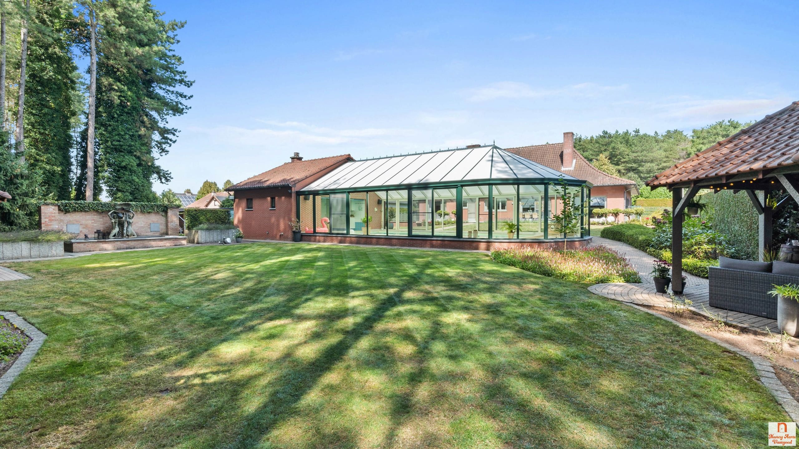 Luxueuze villa met overdekt zwembad, bos en weiland foto 26