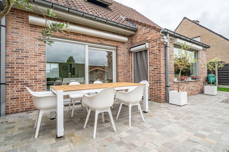 Tot in de puntjes gerenoveerde woning (2019) met 3 slaapkamers, tuin en garage vlakbij het centrum van Ingelmunster te koop! foto 23