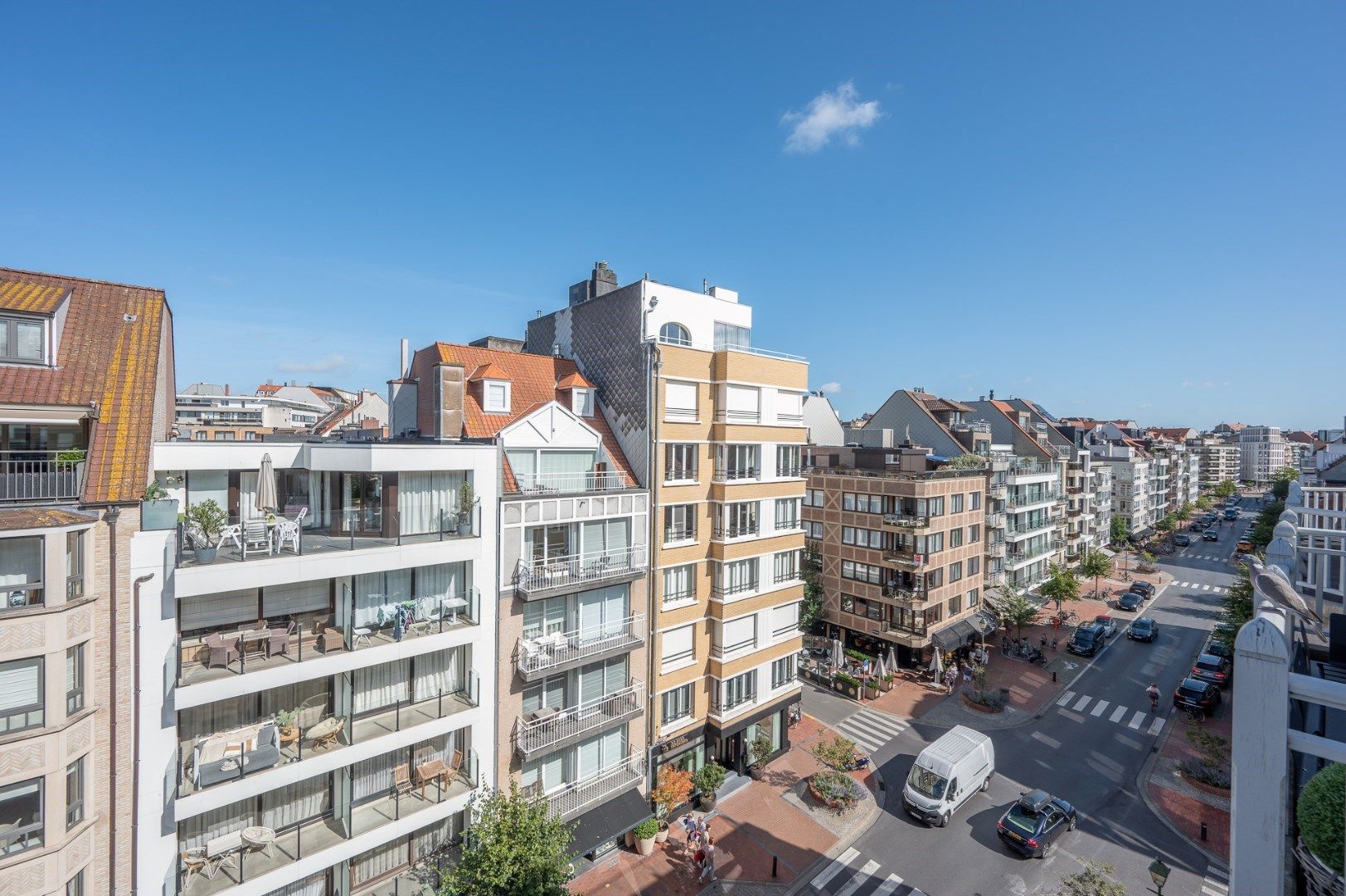 Aangenaam duplexdakappartement met prachtige zonneterrassen gelegen in de Dumortierlaan. foto 4