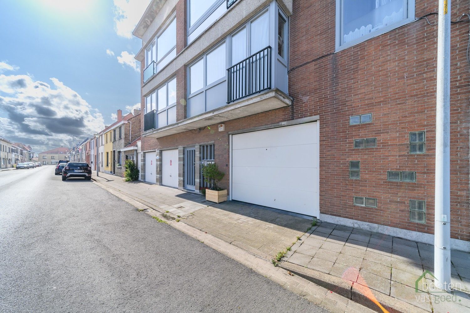 Veurne: Opslagplaats van ca 360m² met dubbele garage en ontsluiting achteraan in het centrum foto 10