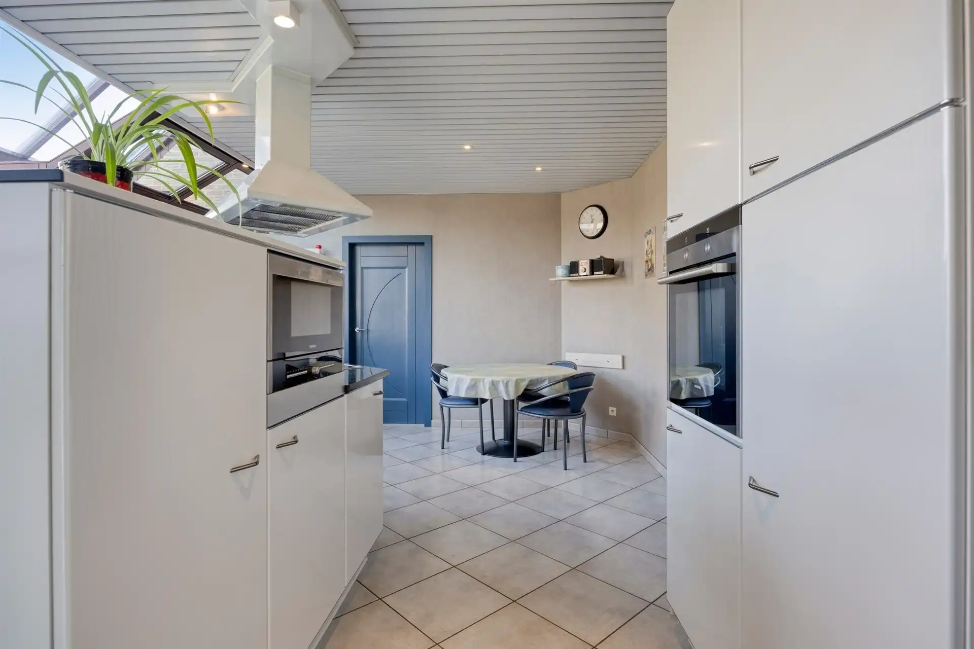 Villa in doodlopende straat foto 8