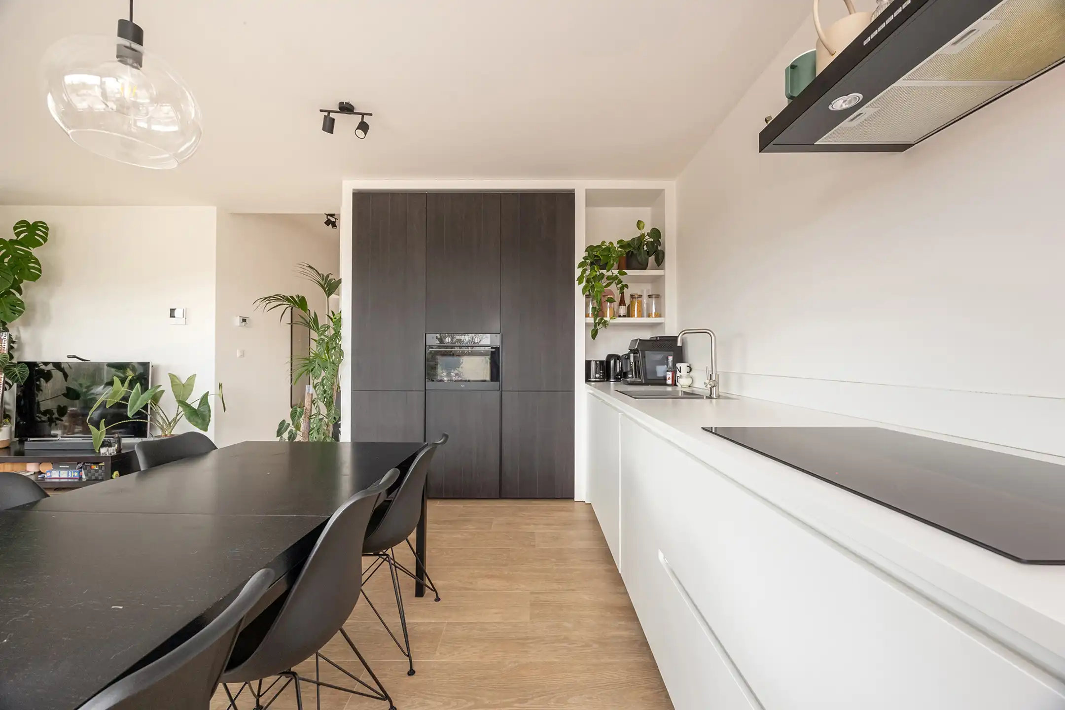 Recent 2-slaapkamerappartement met terras en autostaanplaats foto 3