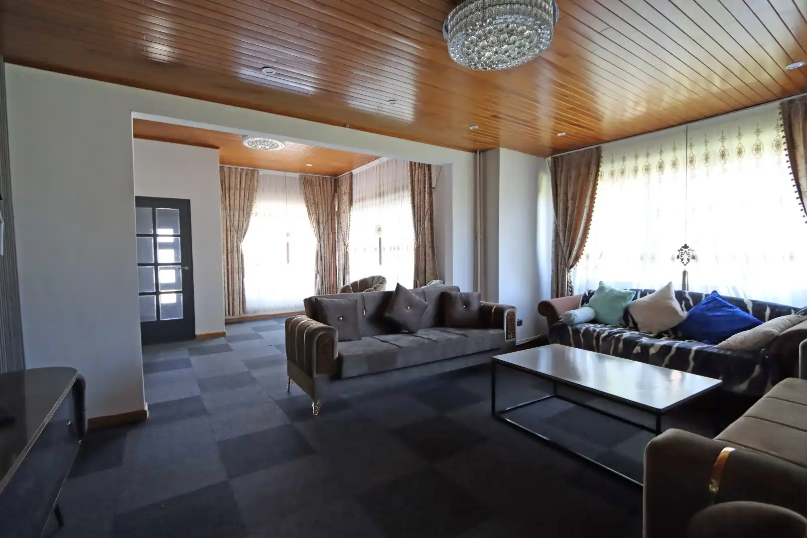 Ruime gezinswoning met bouwgrond foto 5