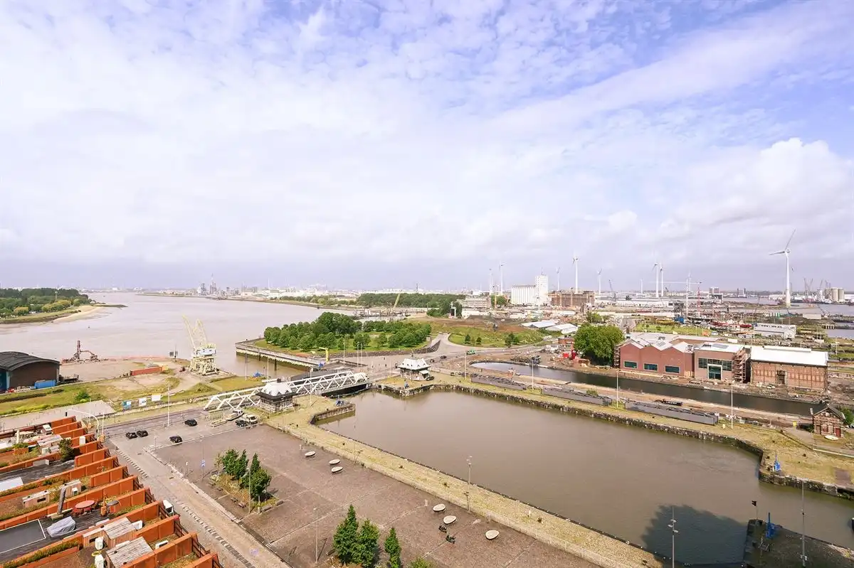 Instapklaar appartement met ruim terras op het Eilandje
 foto 14
