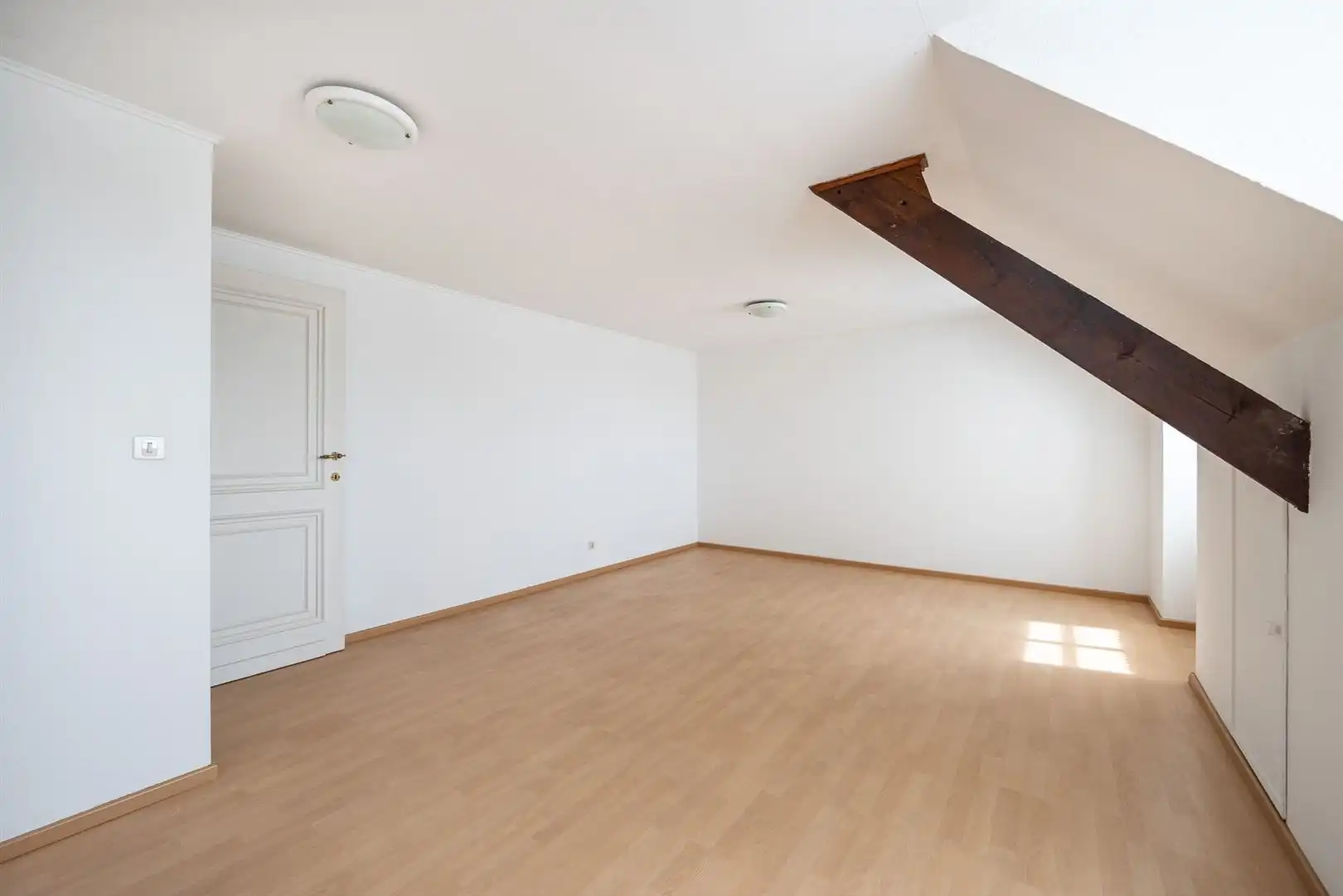 Grote woning in de dorpskern, met tuin en achter-uitweg. 'Must-see'! foto 13