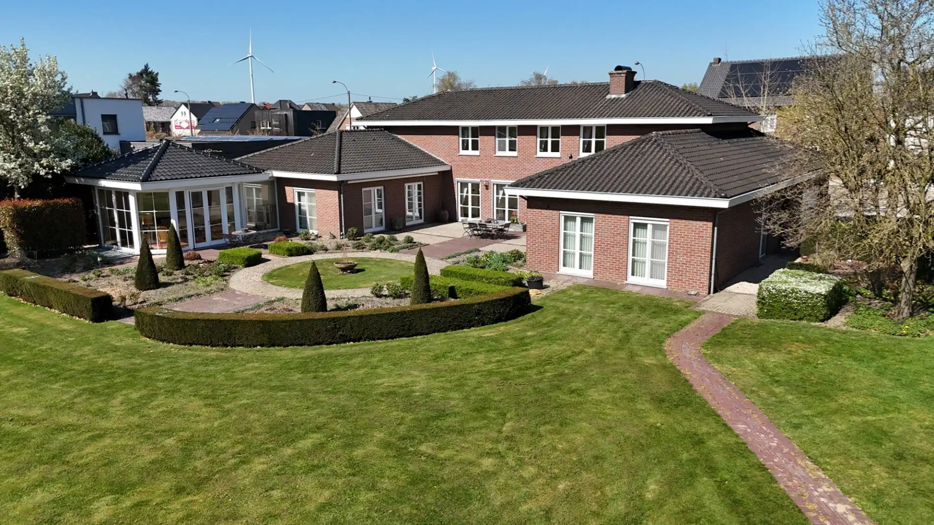 Tijdloze, stijlvolle villa met parktuin op toplocatie. foto 3