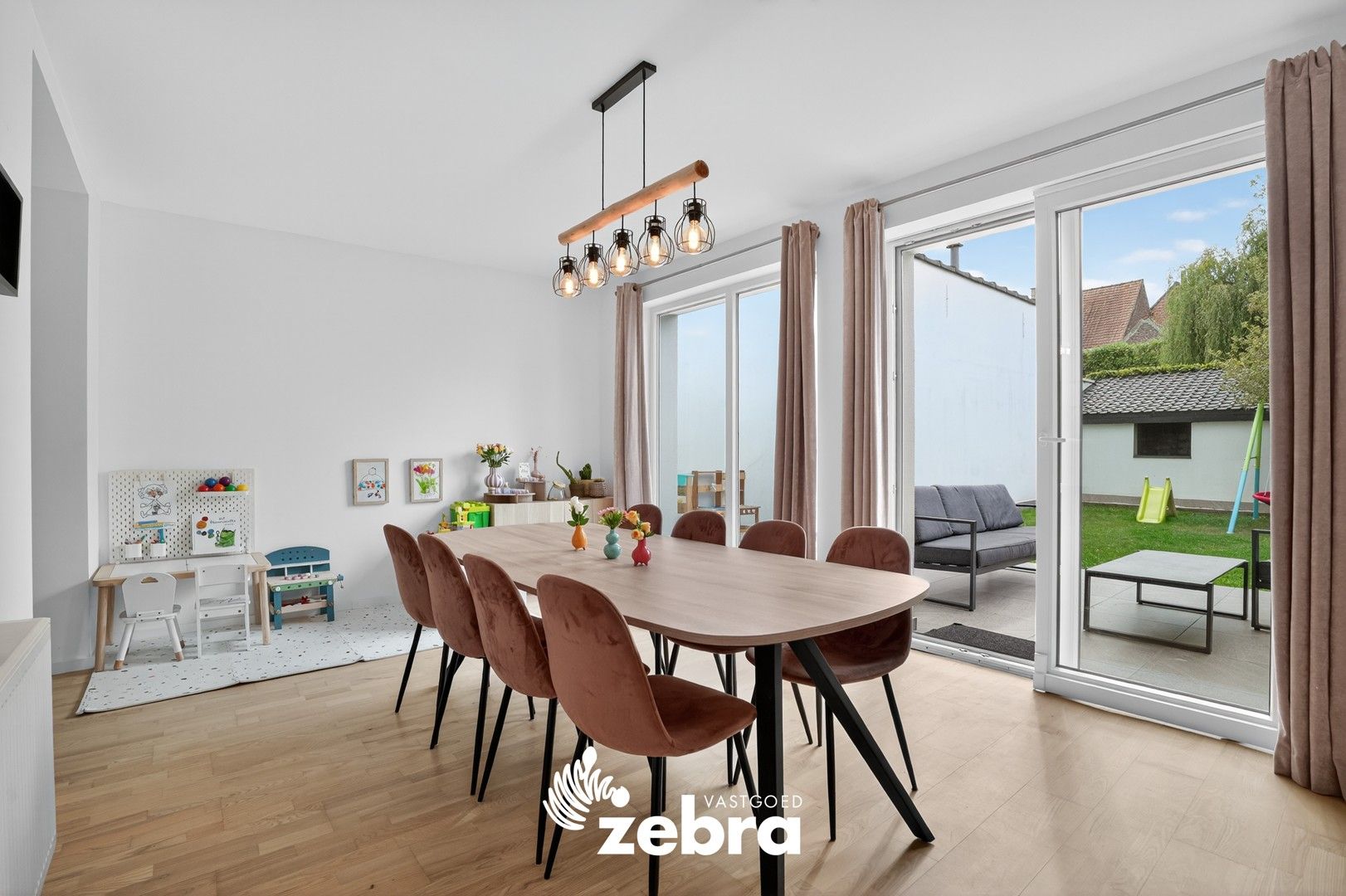 Gerenoveerde woning met 4 slaapkamers, tuin en garage te Meulebeke! foto 5