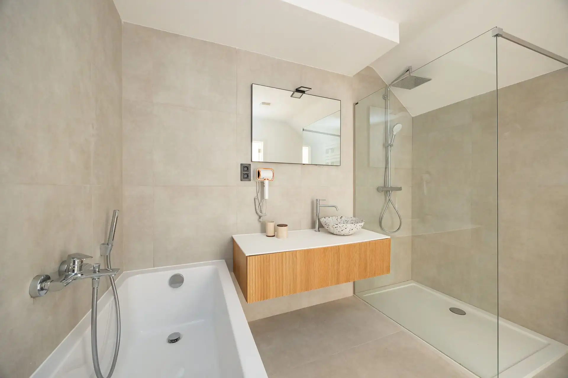 Gerenoveerde gezinswoning met tuin in rustige omgeving foto 21