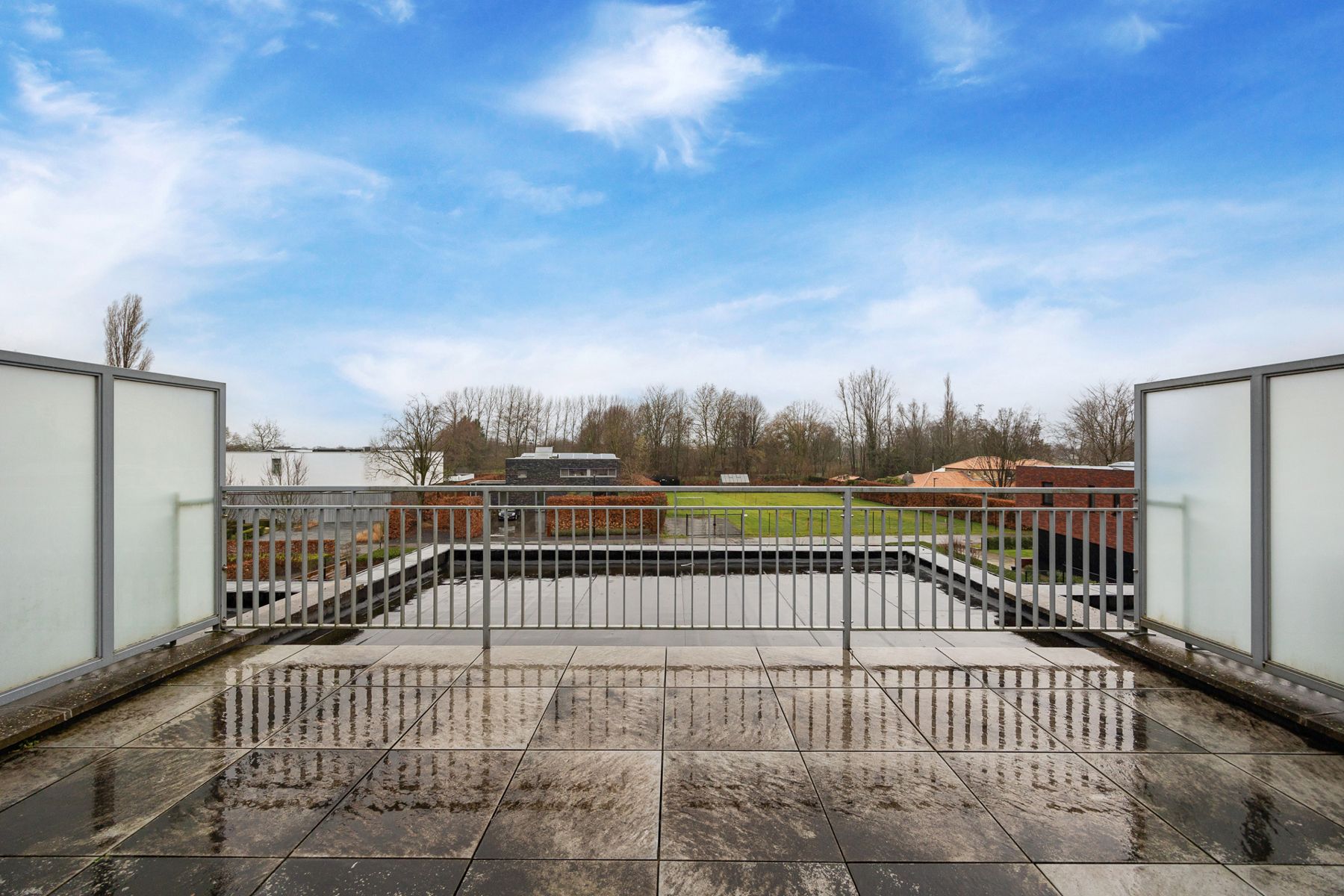 Verrassend ruime gezinswoning met terras, tuin en ondergrondse autostaanplaats. foto 16