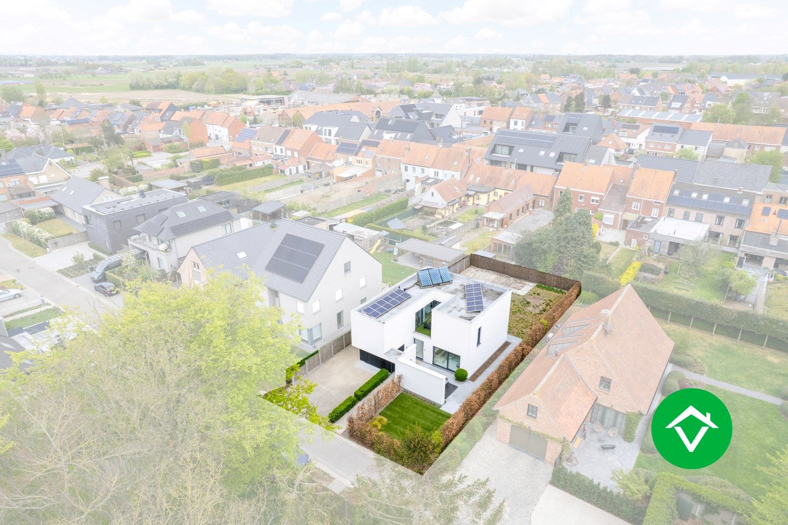 Zeer stijlvolle en instapklare villa te koop in het centrum van Koekelare. foto 3