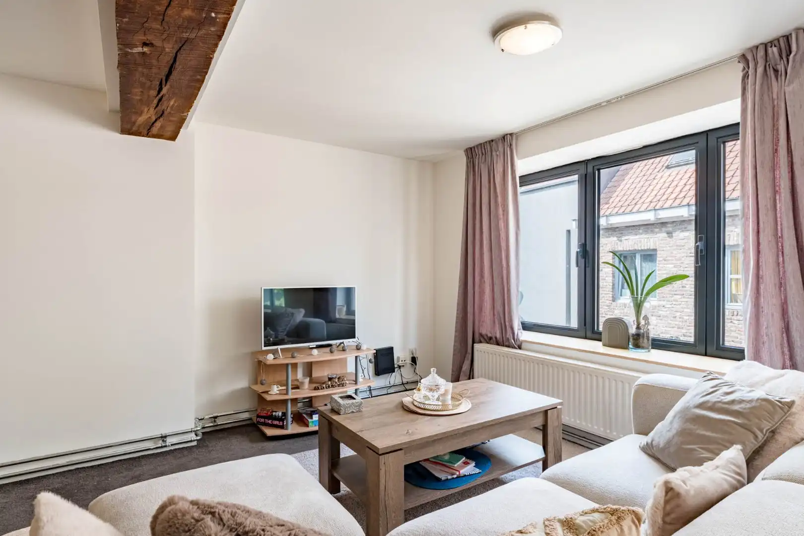 Comfortabel appartement op de 2de verdieping van een kleinschalige residentie op een steenworp van de historische markt!  foto 3