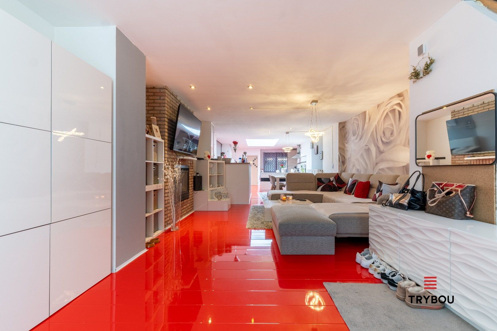 Rustig gelegen, volledig gerenoveerde woning met gezellige, onderhoudsvriendelijke tuin foto 2