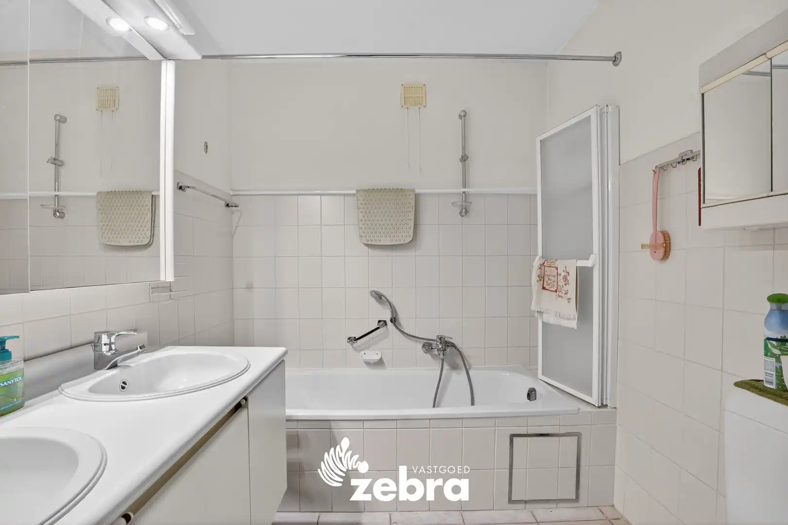 Gelijkvloers appartement met zuidoost gerichte tuin te Roeselare! foto 15