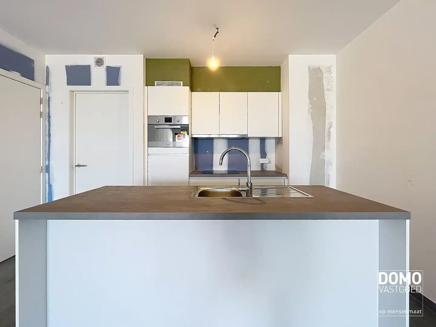 VOLLEDIG AFGEWERKT NIEUWBOUWAPPARTEMENT MET 2 SLAAPKAMERS, TERRAS, ONDERGRONDSE AUTOSTANDPLAATS EN KELDERBERGING IN RESIDENTIE "DE KWINT" TE ZONHOVEN  foto 4