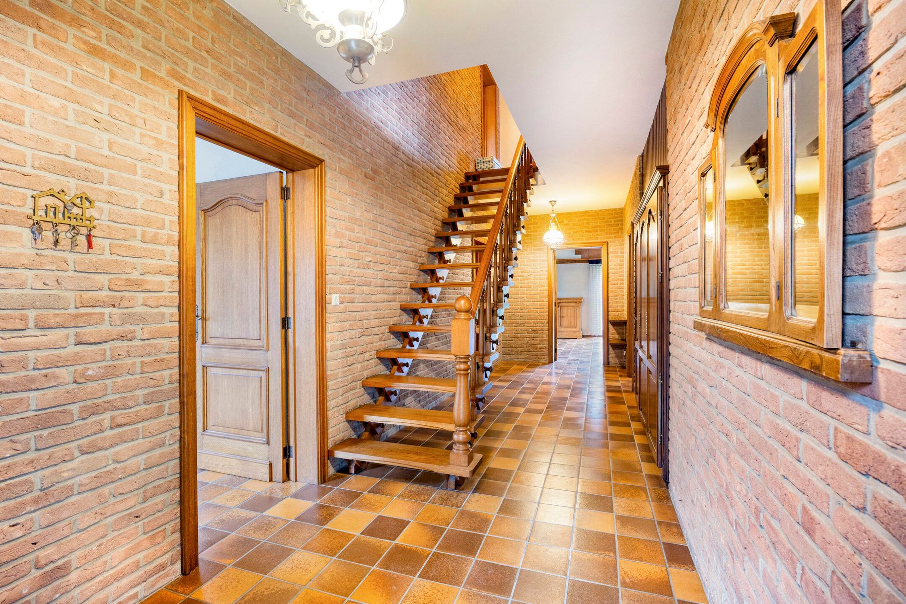 Karaktervolle villa op Toplocatie te Wambeek foto 6