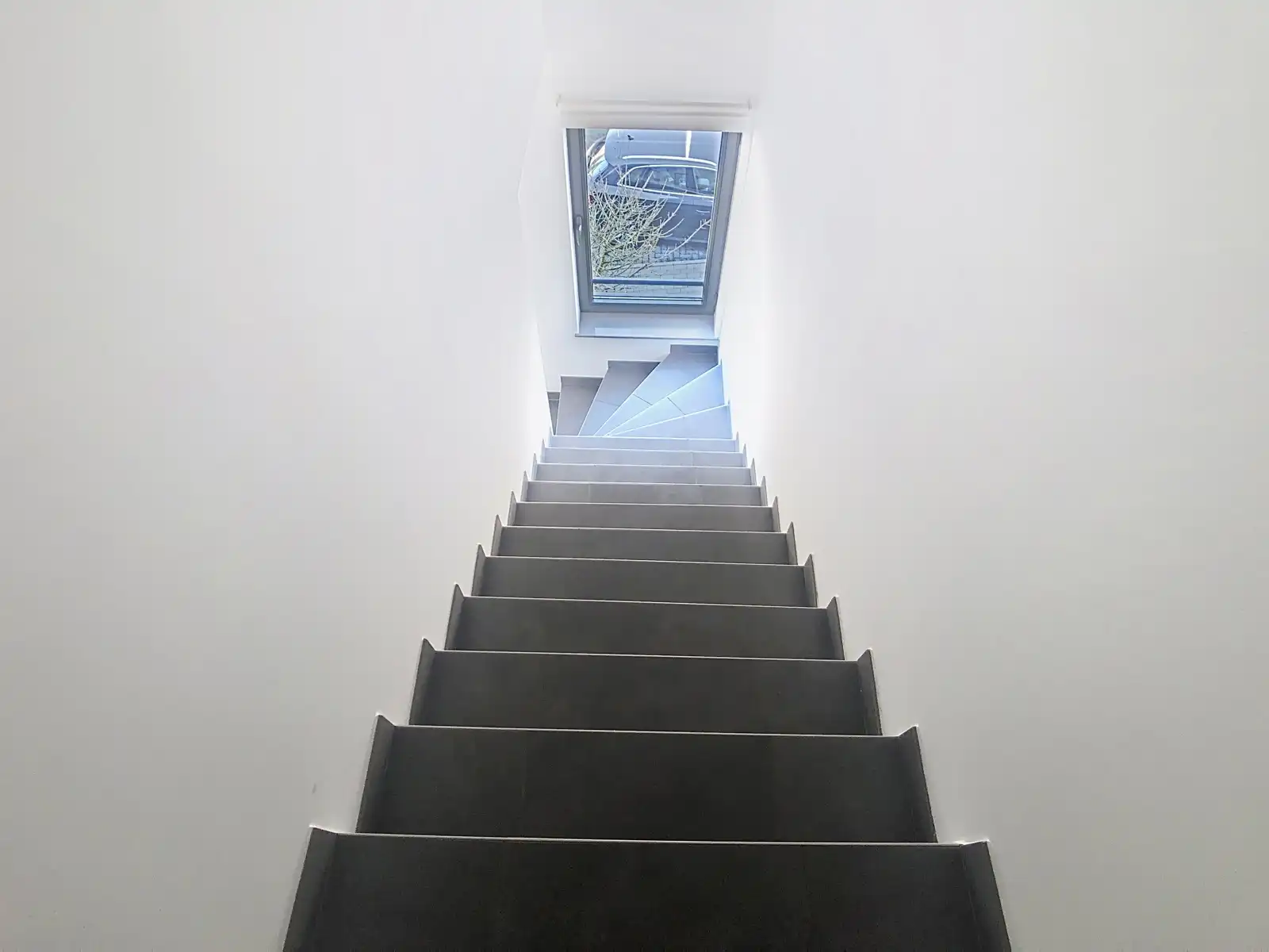 Duplex met 2 ruime slaapkamers, terras en garage foto 12