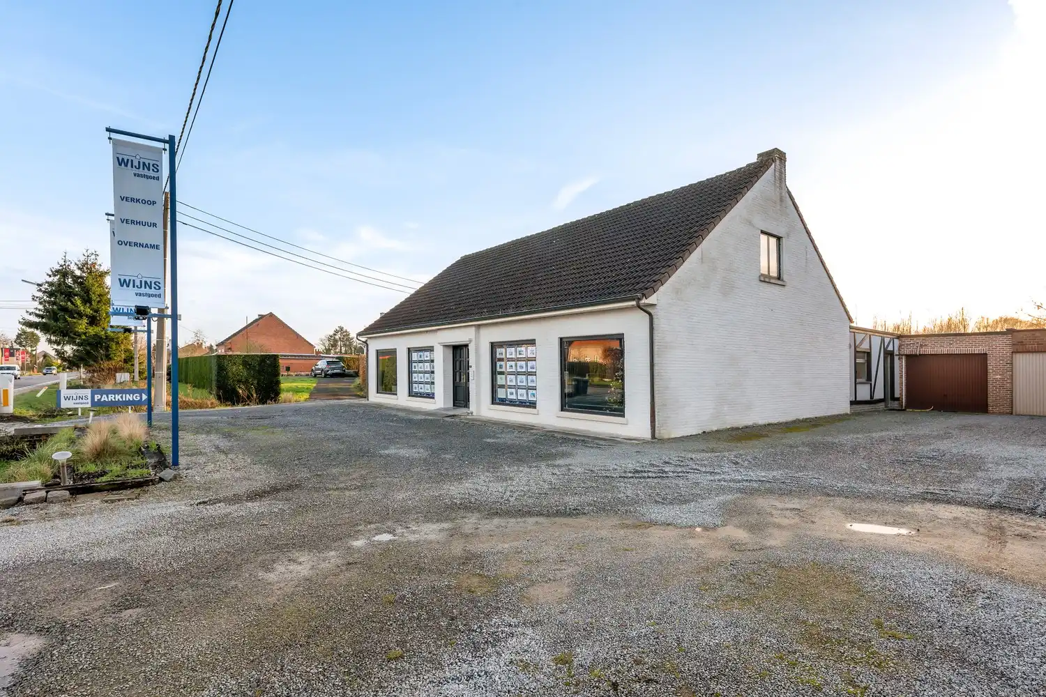 Uiterst gunstig gelegen kantoor. foto {{pictureIndex}}