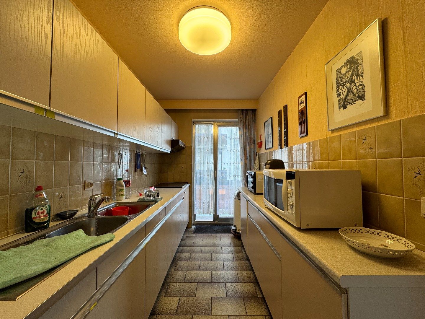 een ruim hoekappartement met 3 SLPK. en 2 autostaanplaatsen foto 3