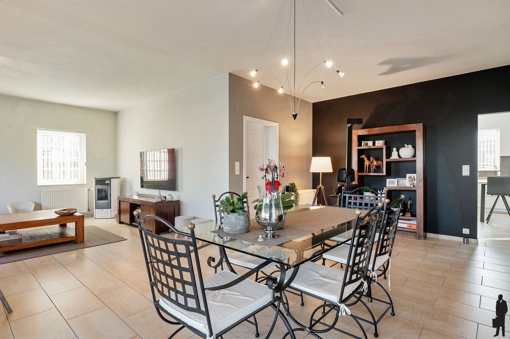 Ruime woning (ca. 225m²) met 3 grote slk’s, garage en mooie tuin op 726m² foto 8