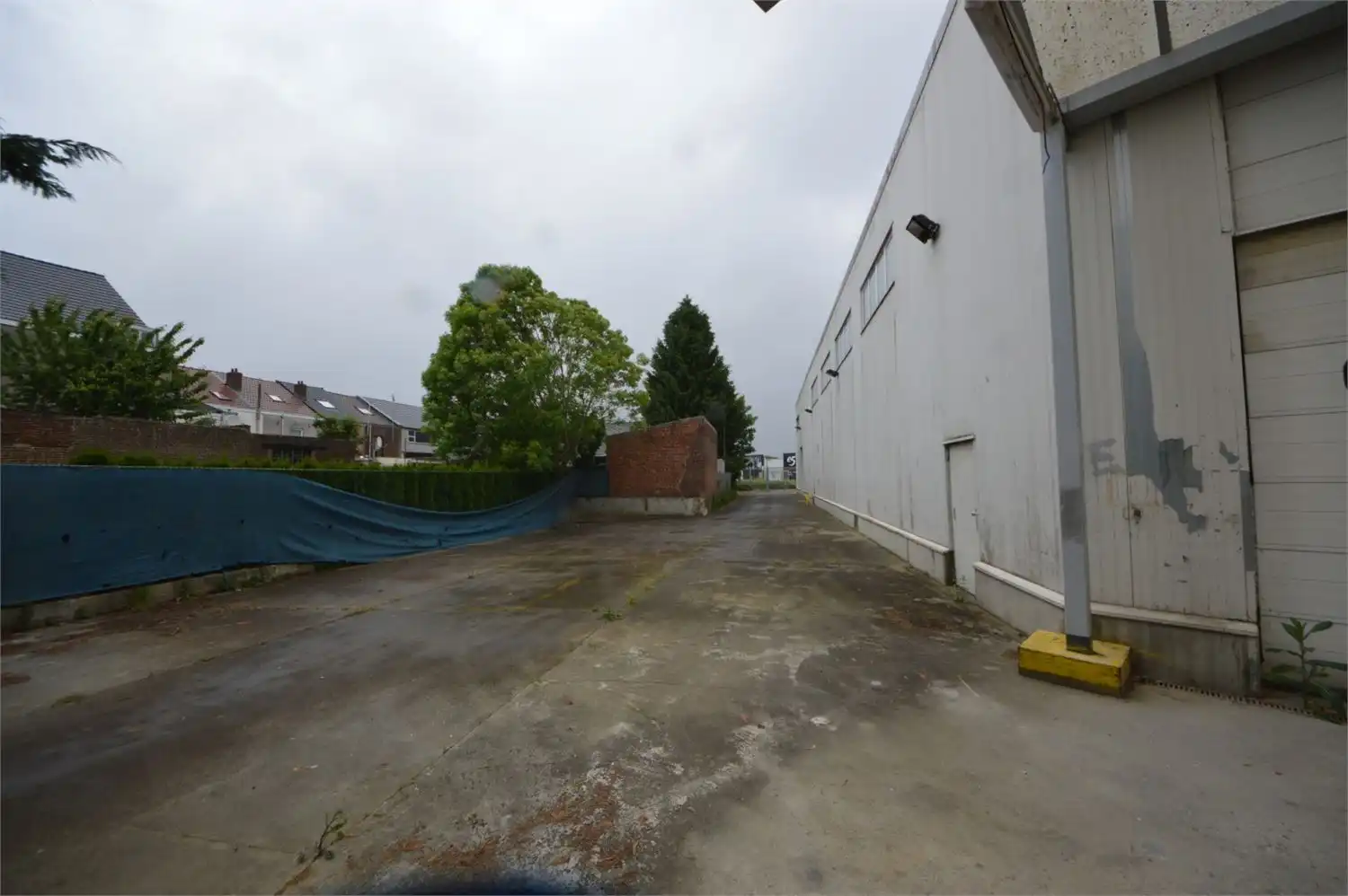 ** IN OPTIE ** COMMERCIEEL GEBOUW BAANLOCATIE MET PARKING NABIJ MCDONALDS foto 35