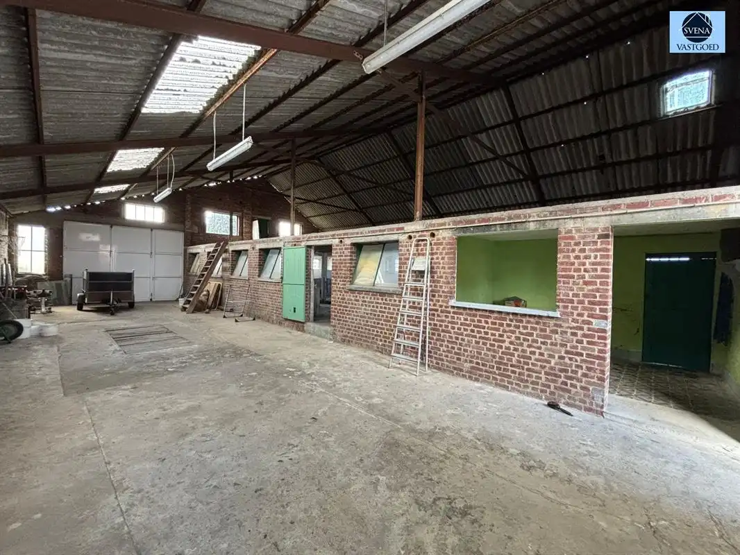 SOLIDE CHARMANTE WONING MET 3 KAMERS EN LOODS foto 2