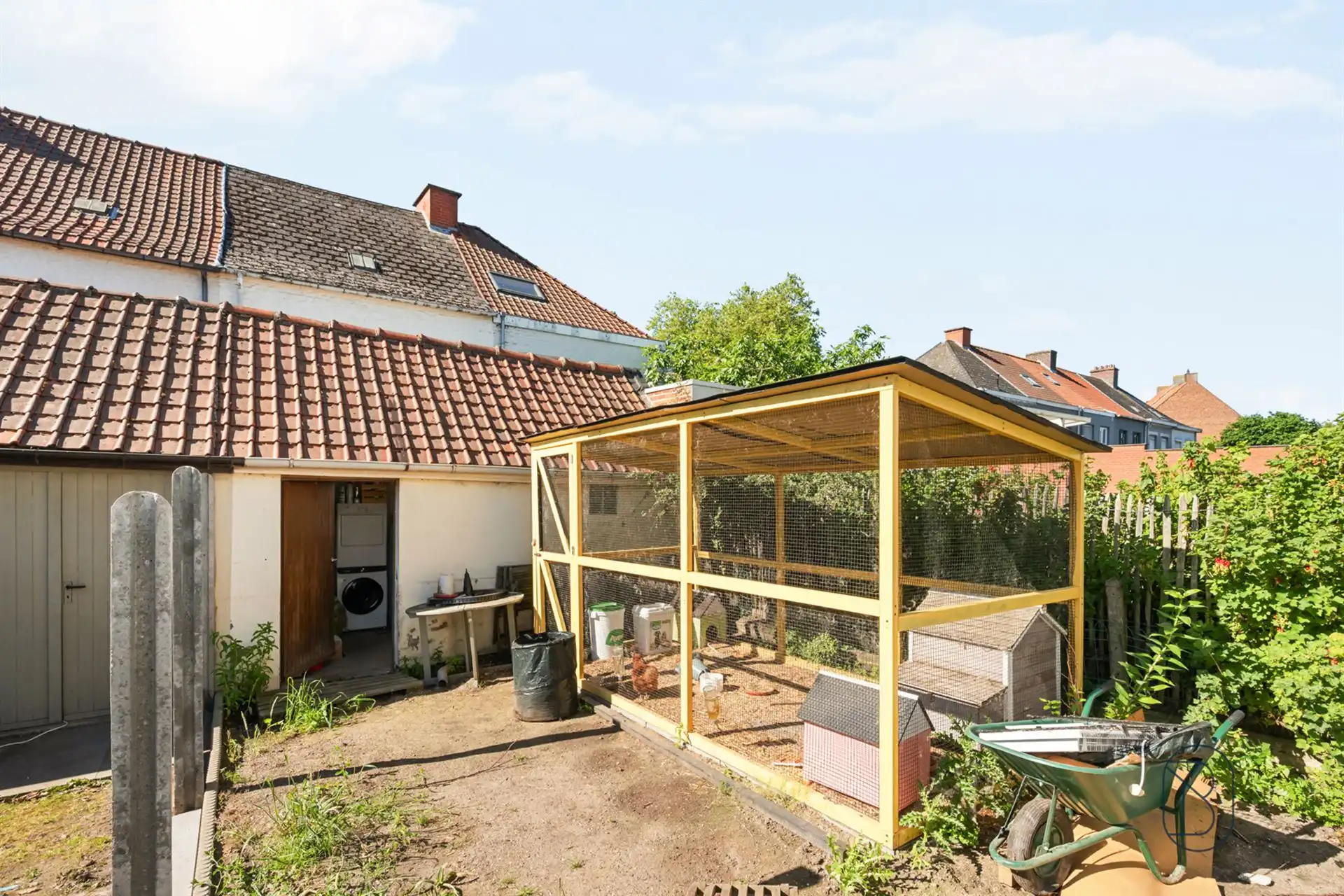 Gezellige instapklare woning met 3 slpk, koer en tuintje foto 4