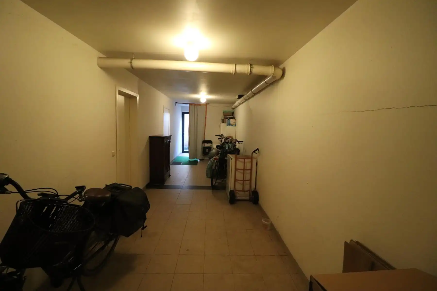 Gelijkvloers appartement met slaapkamer en berging. foto 11