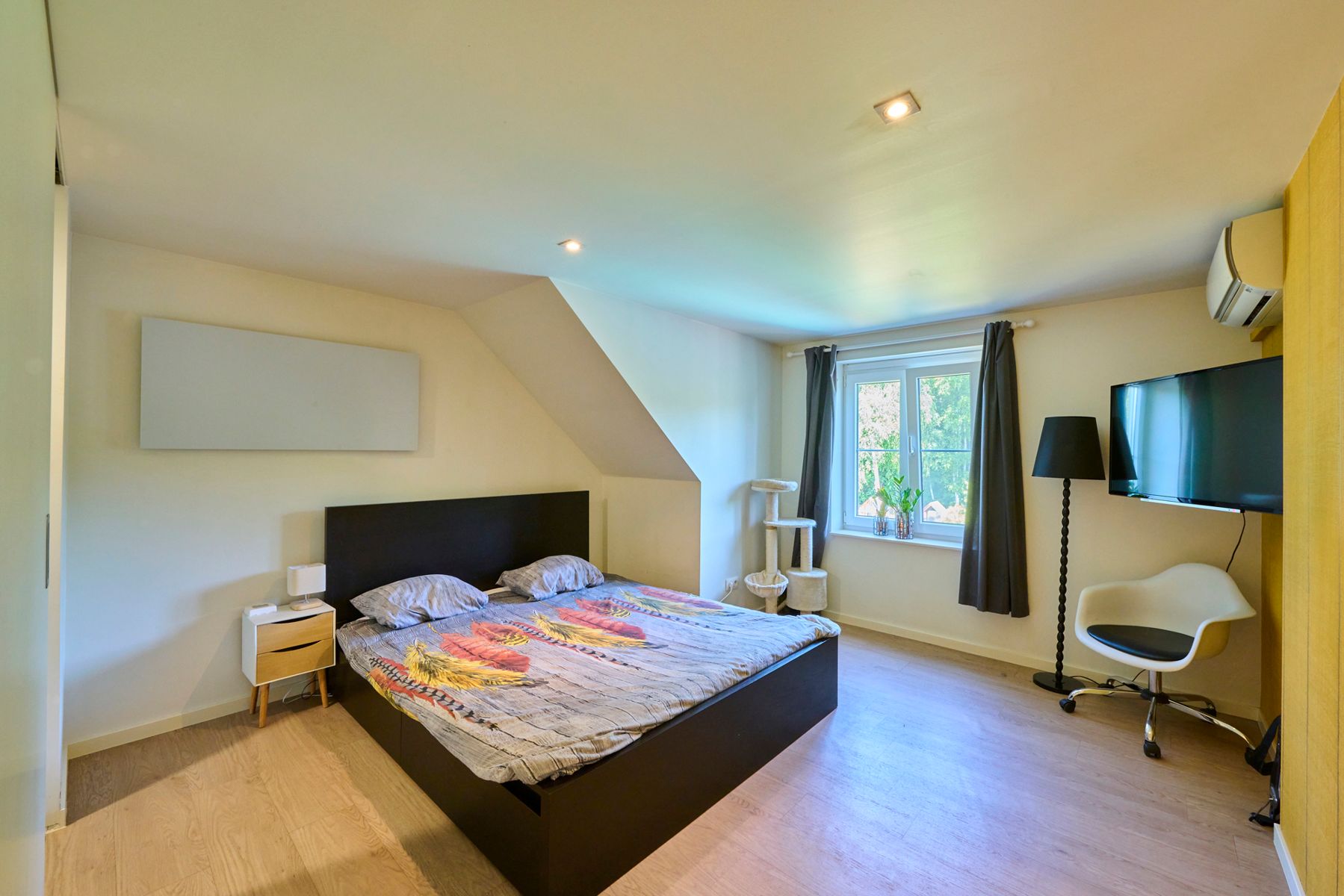 Exclusieve woning met handelzaak,appartement, zwembad en lift. foto 45