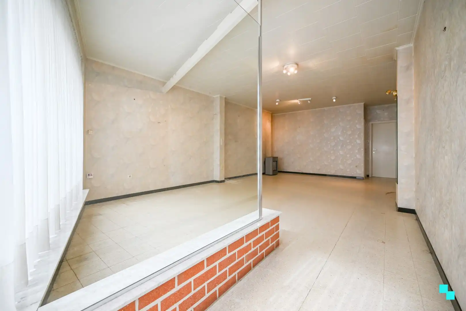 Centraal gelegen woonst met drie slaapkamers te Izegem foto 9