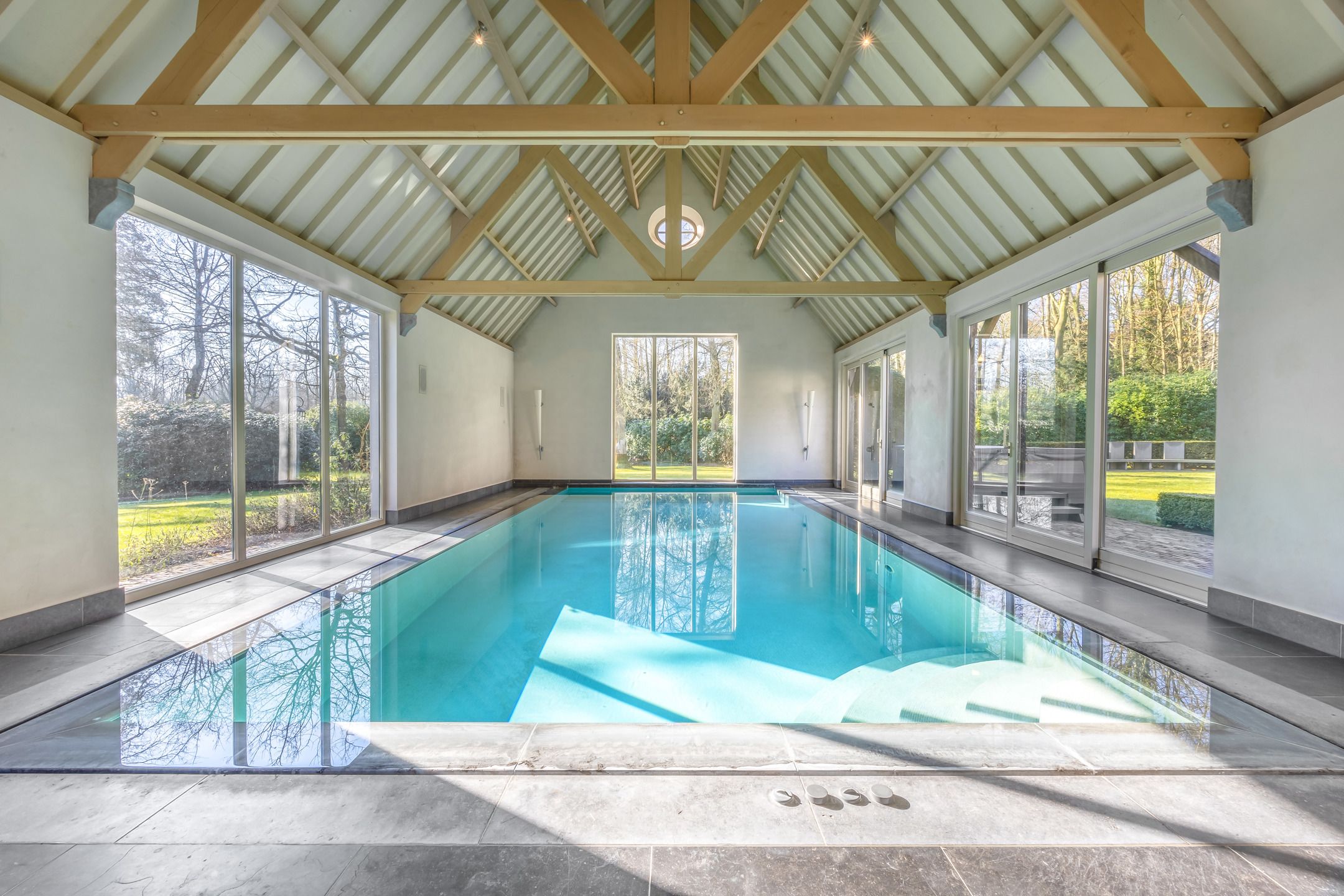 Exclusieve kasteelhoeve met zwembad op 2,7 ha grond, grenzend aan natuurgebied foto 24