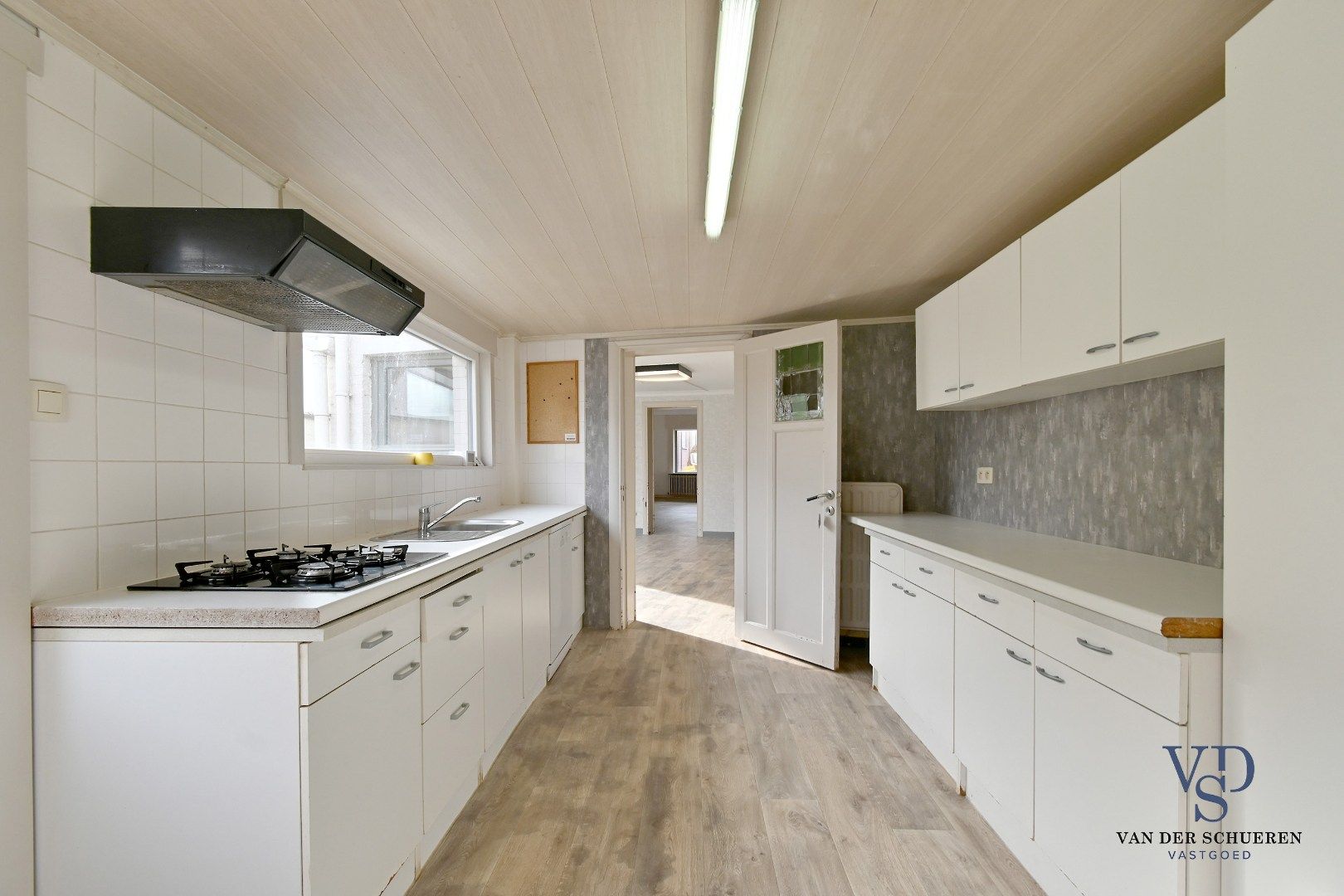 Te renoveren woning in centrum Balegem. foto 11