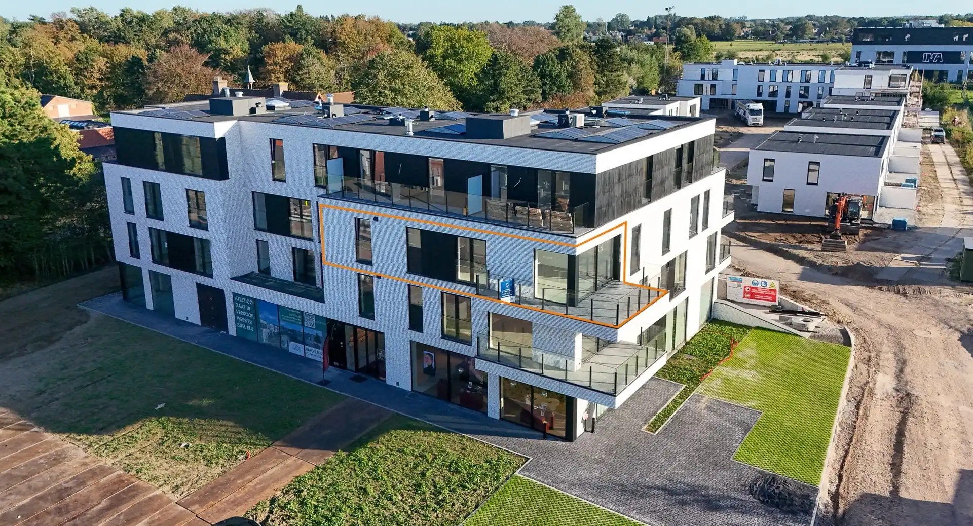 Modern nieuwbouwappartement met ruim terras in Adegem foto {{pictureIndex}}